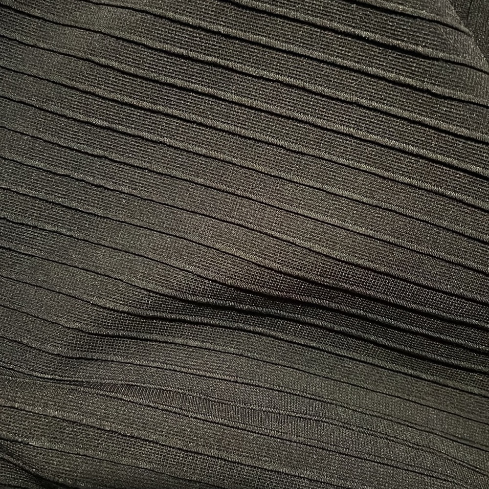 Textured bodycon skirt - Picture 3 of 7